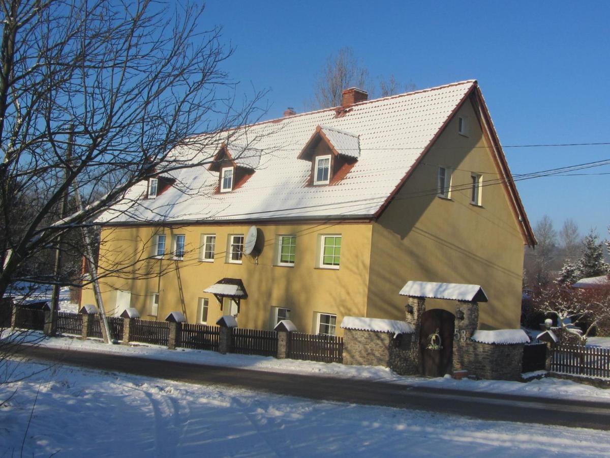 Spacious Holiday Home In Stara Kamienica With Pond Esterno foto