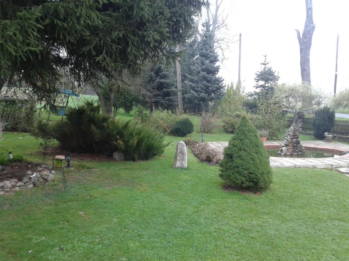 Spacious Holiday Home In Stara Kamienica With Pond Esterno foto