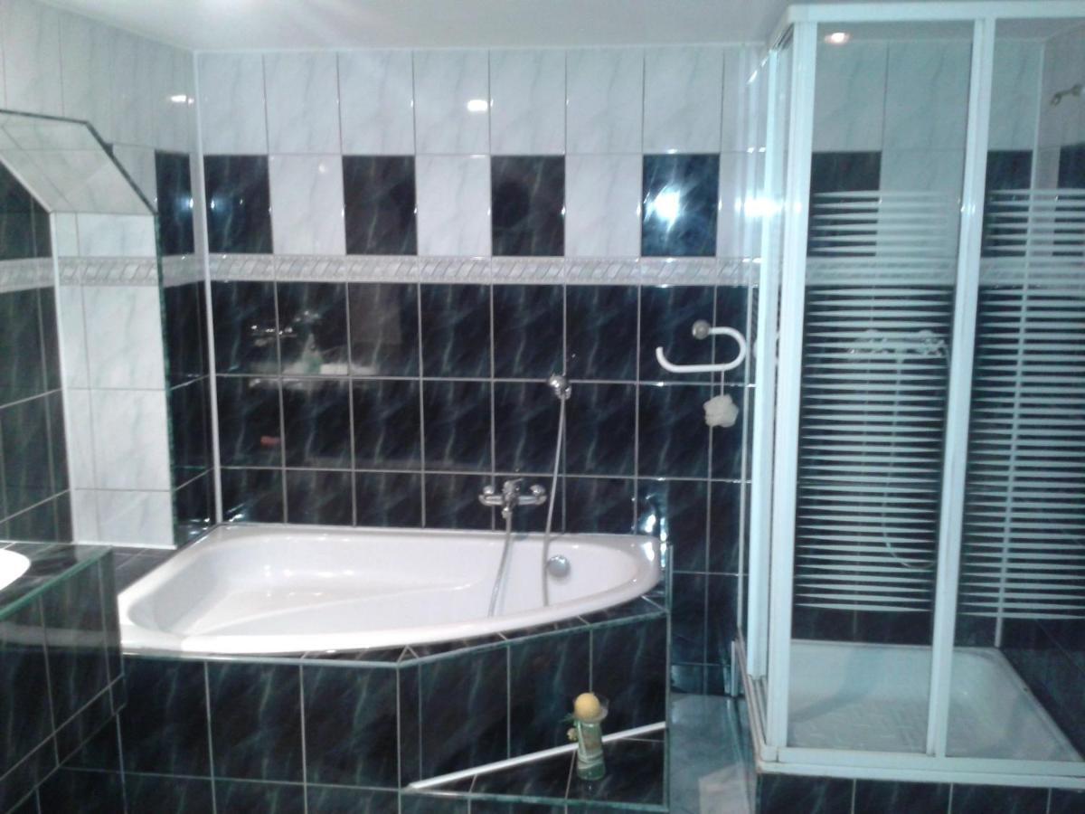 Spacious Holiday Home In Stara Kamienica With Pond Esterno foto